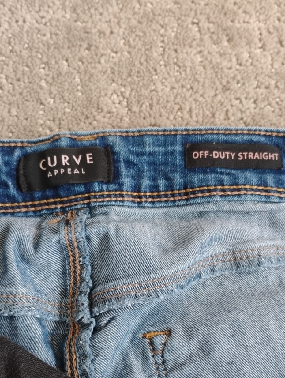 Curve Appeal Off-Duty Straight Light Blue Jeans..Size 10
